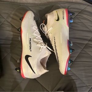 NIKE PHANTOM FLYSKNIT SOCCER CLEAT